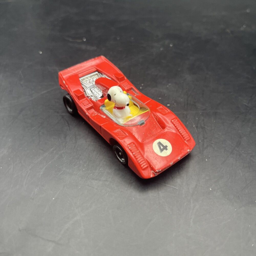 Aviva Peanuts Snoopy Ferrari Race Car Diecast 1:64 Red Vintage 1968